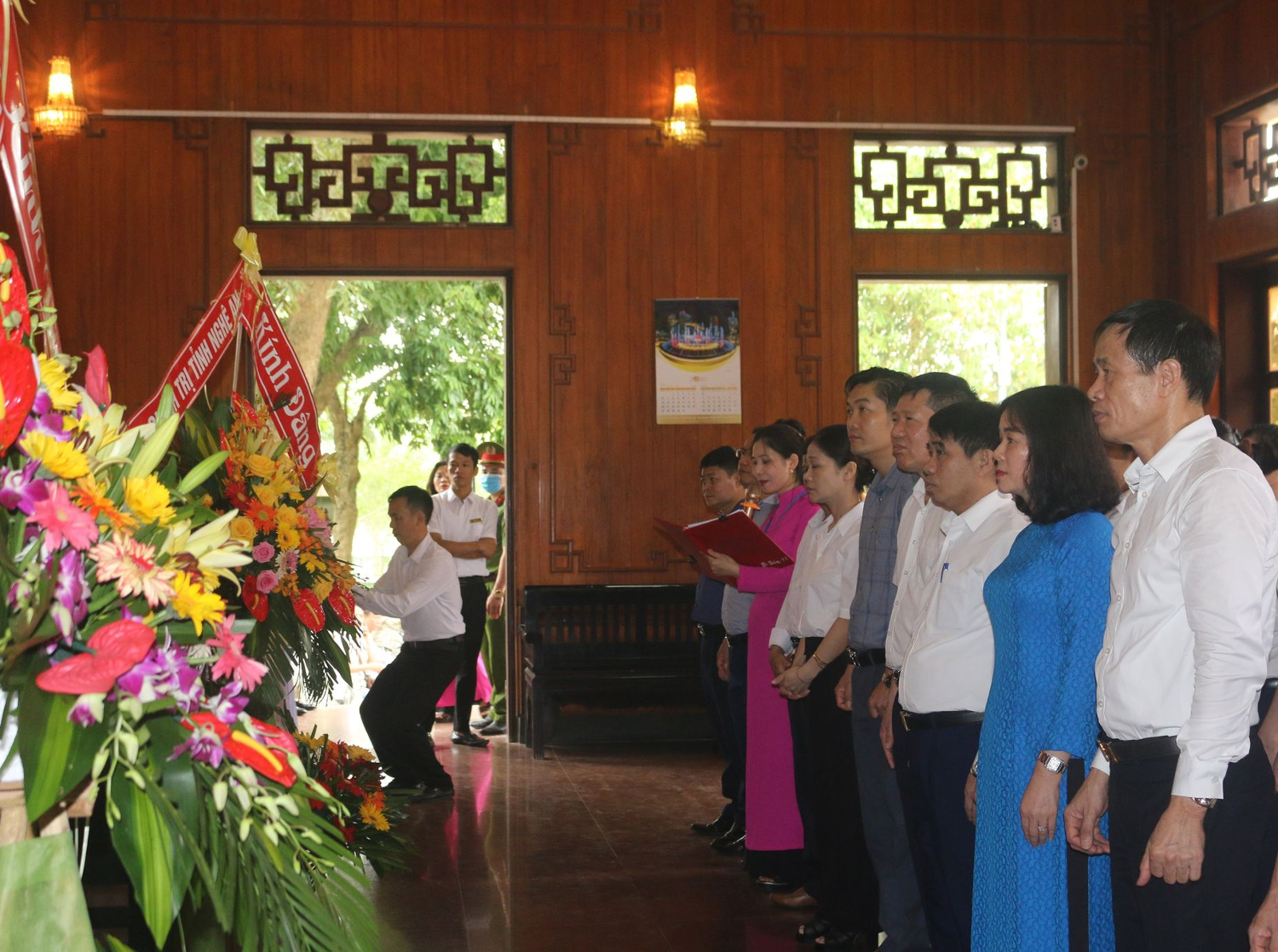 Trường Chính trị Nghệ An dâng hương tưởng niệm Chủ tịch Hồ Chí Minh