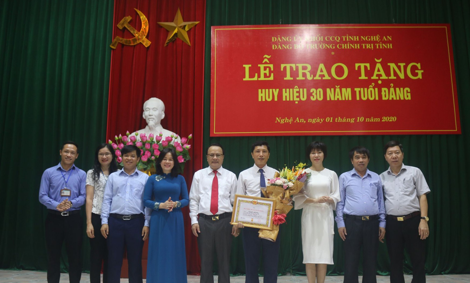 Lễ trao tặng Huy hiệu 30 năm tuổi Đảng