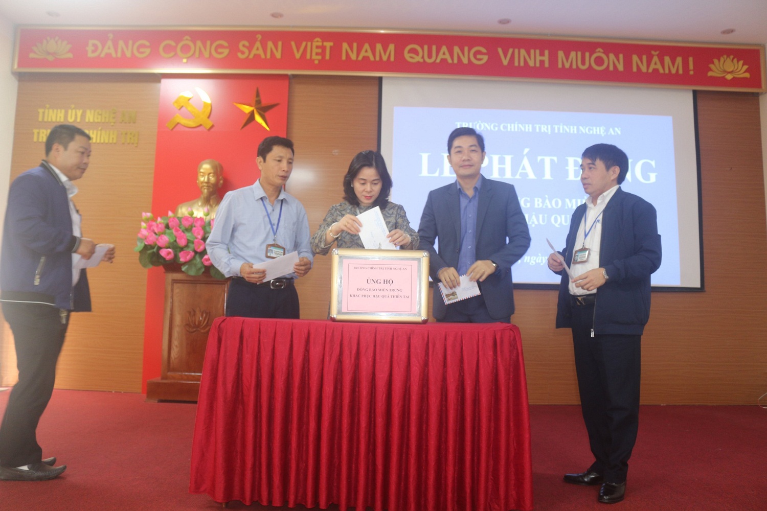Trường Chính trị tỉnh Nghệ An tổ chức Lễ phát động ủng hộ đồng bào miền Trung khắc phục hậu quả thiên tai