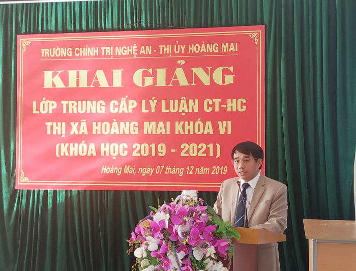 Khai giảng Lớp Trung cấp LLCT - HC Thị xã Hoàng Mai K6