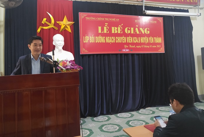 Bế giảng lớp Bồi dưỡng ngạch chuyên viên K34.9 huyện Yên Thành
