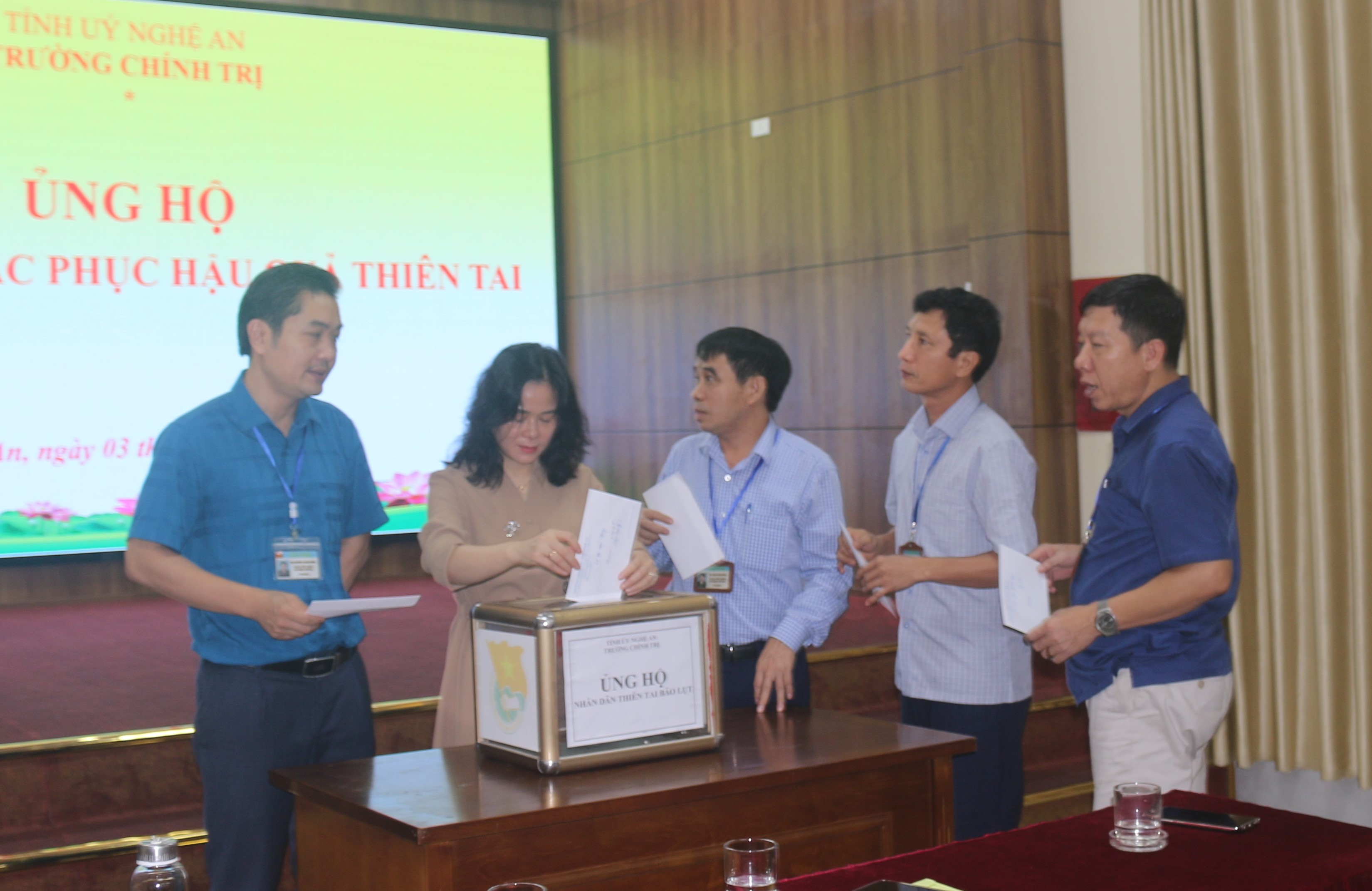 Công đoàn Trường Chính trị tỉnh Nghệ An phát động quyên góp ủng hộ Nhân dân khắc phục hậu quả thiên tai