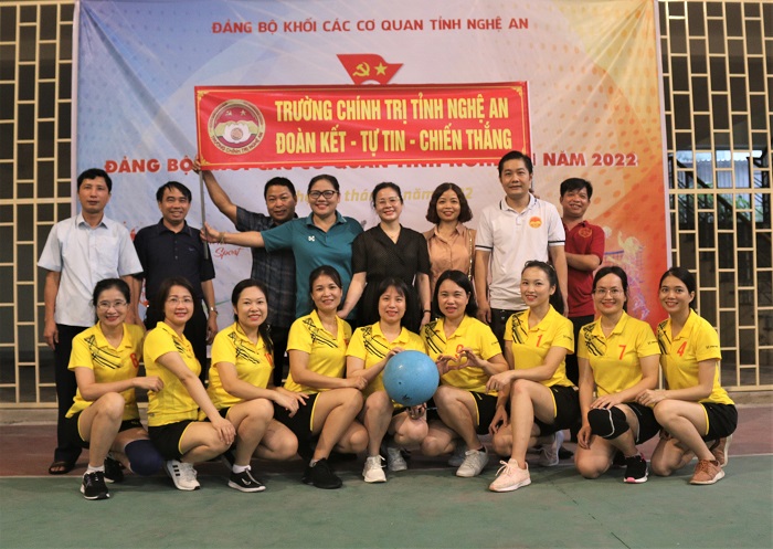 Đoàn thể thao Trường Chính trị tỉnh Nghệ An tham gia Giải thể thao truyền thống Đảng bộ Khối Các cơ quan tỉnh Nghệ An năm 2022