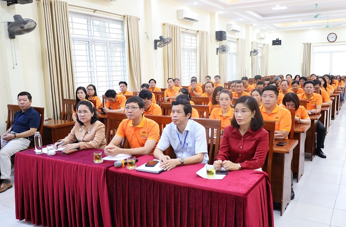 Đoàn học viên lớp Cao cấp lý luận chính trị K73.B04 Thành ủy Thành phố Hồ Chí Minh nghe báo cáo thực tế tại Trường Chính trị tỉnh Nghệ An