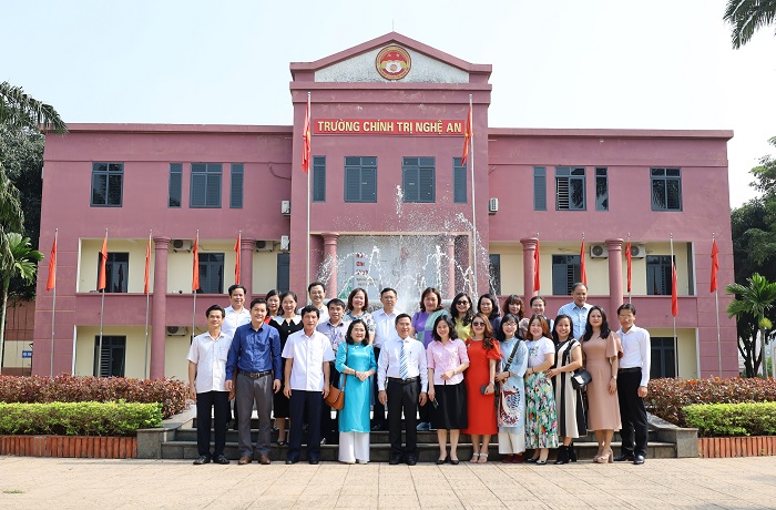 Đoàn cán bộ Học viện Thành phố Hồ Chí Minh học tập kinh nghiệm xây dựng trường chính trị đạt chuẩn