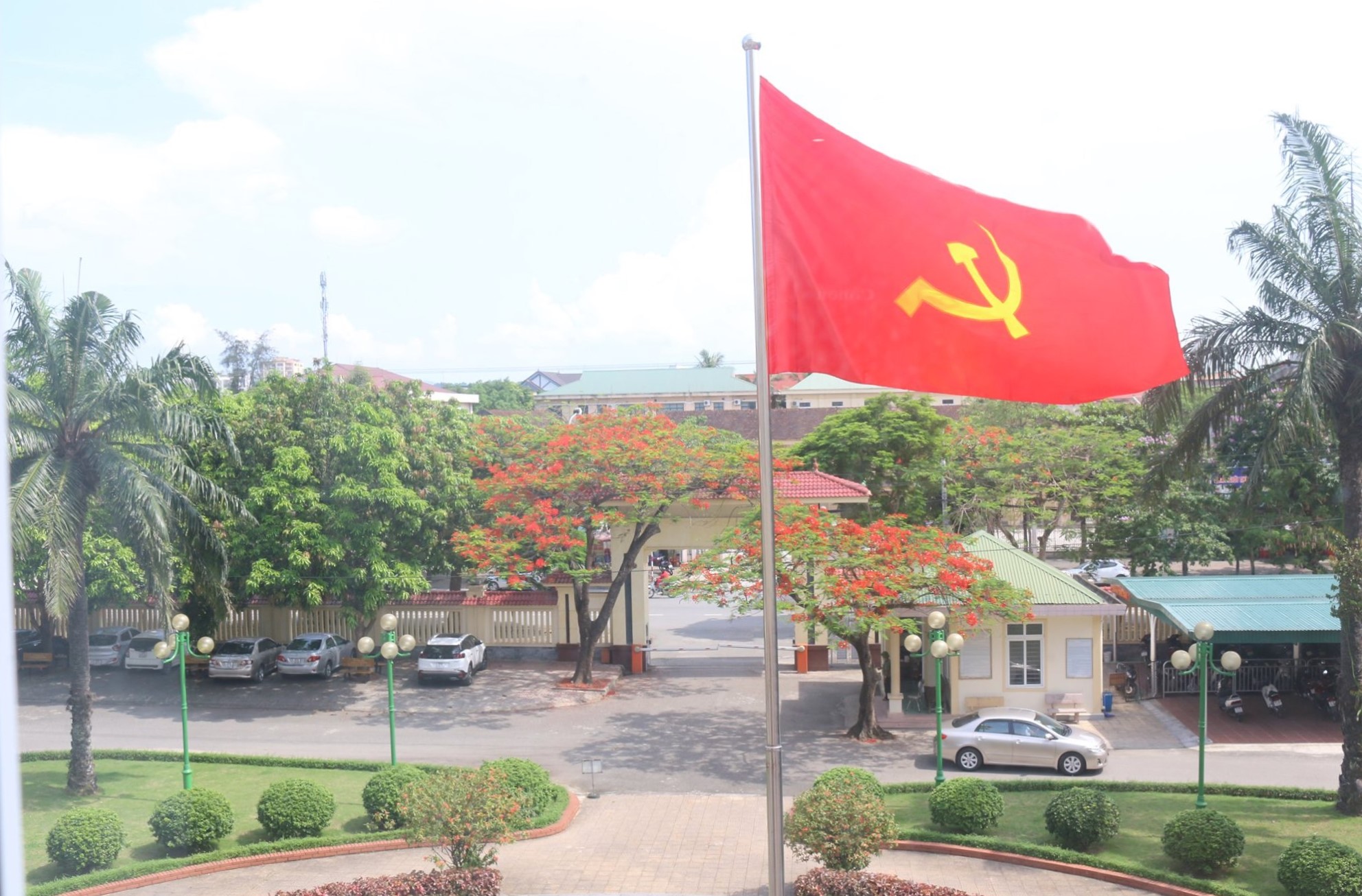 Chào mừng Đại hội Đảng bộ Trường Chính trị tỉnh Nghệ An lần thứ X, nhiệm kỳ 2025-2030