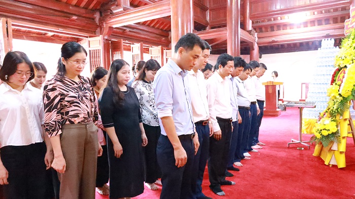 Đoàn cán bộ, giảng viên Trường Chính trị tỉnh Nghệ An dâng hương tưởng nhớ các anh hùng, liệt sỹ nhân dịp 27/7