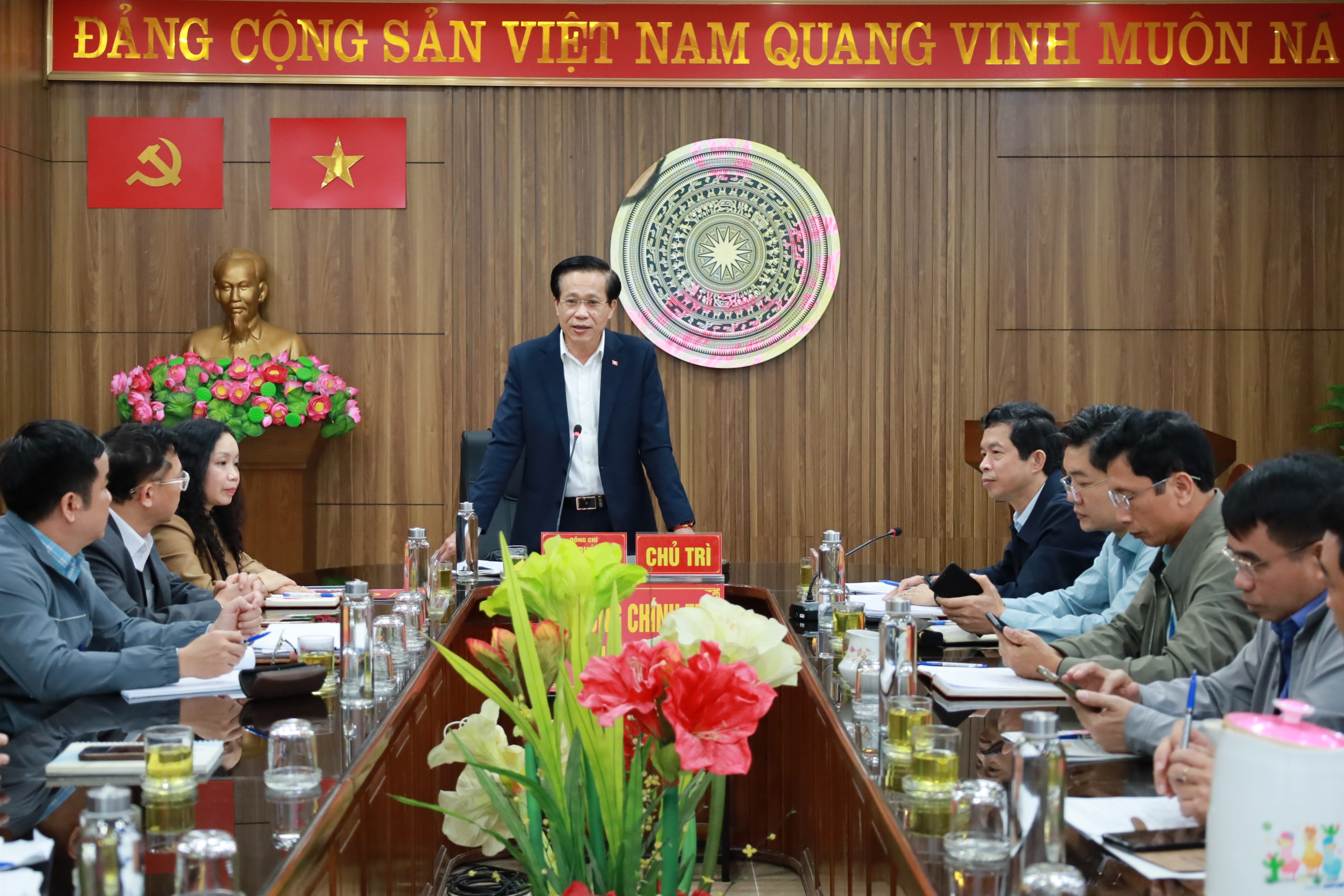 PGS, TS. Hoàng Phúc Lâm, Phó Giám đốc Học viện Chính trị quốc gia Hồ Chí Minh làm việc với Trường Chính trị tỉnh Nghệ An về xây dựng Trường Chính trị tỉnh Nghệ An đạt chuẩn mức 2