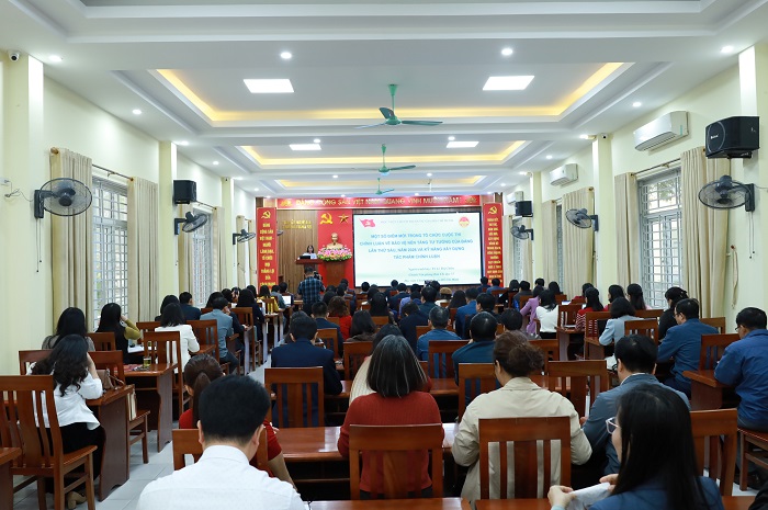 Trường Chính trị Nghệ An tổ chức báo cáo chuyên đề về  “Công tác bảo vệ nền tảng tư tưởng của Đảng, đấu tranh phản bác các quan điểm sai trái, thù địch trong tình hình mới và kỹ năng xây dựng tác phẩm chính luận”.