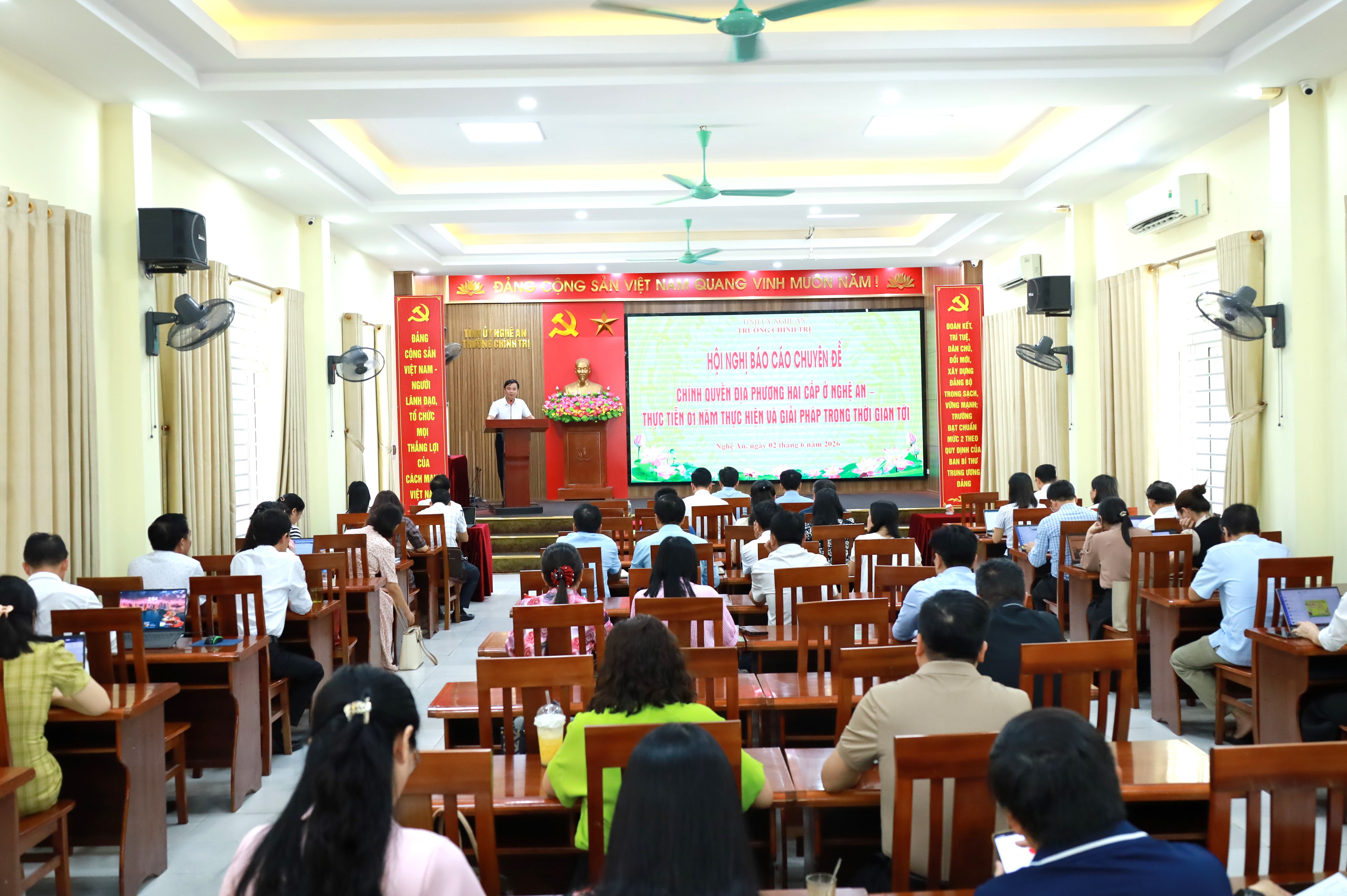 Hội nghị báo cáo chuyên đề “Đổi mới tư duy lý luận của Đảng trong Văn kiện Đại hội XIV – Những điểm mới và ý nghĩa đối với công tác tư tưởng, lý luận ở cấp cơ sở” và “Thực hiện chính quyền địa phương hai cấp – Thực tiễn 01 năm thực hiện và giải pháp trong thời gian tới”