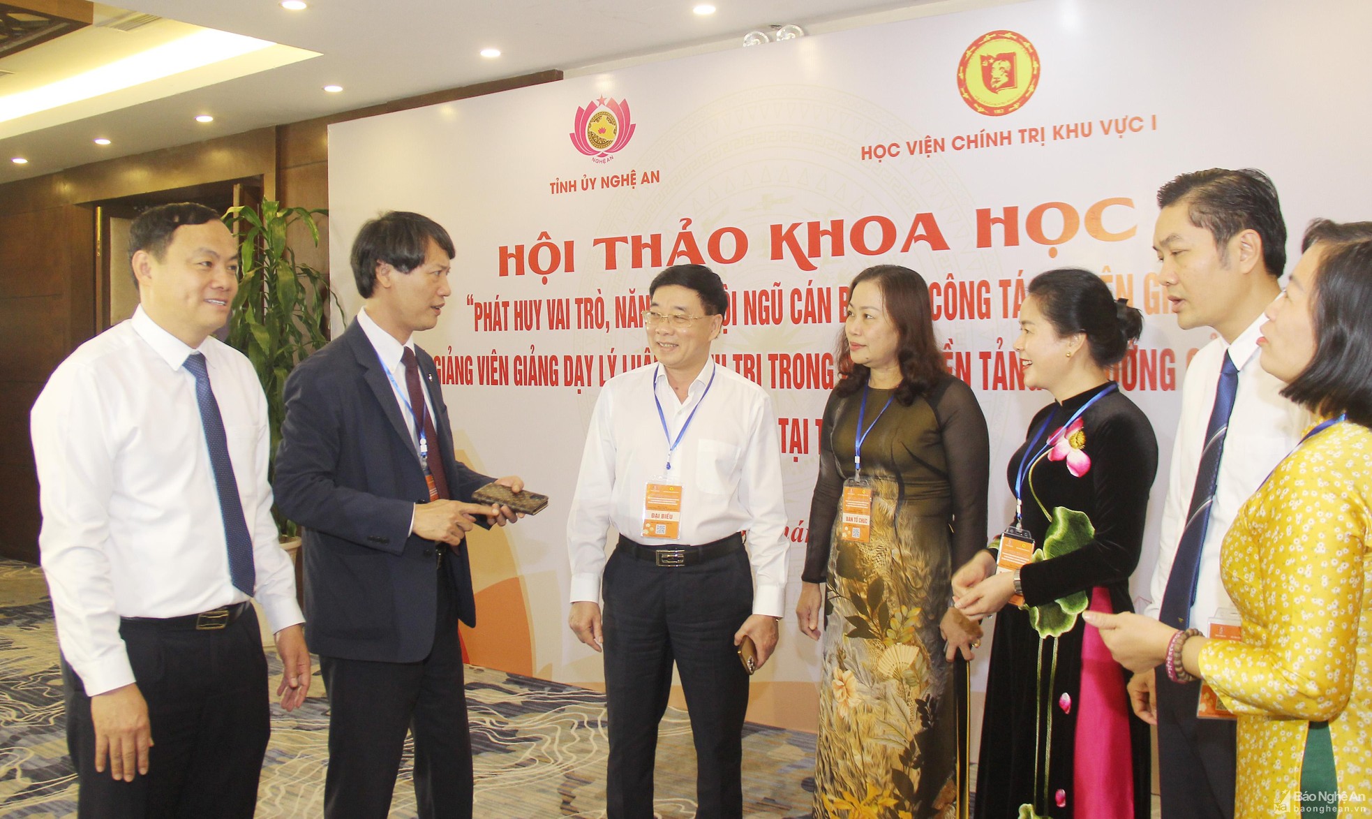 Phát huy vai trò đội ngũ làm công tác tuyên giáo và giảng viên lý luận chính trị trong bảo vệ nền tảng tư tưởng của Đảng
