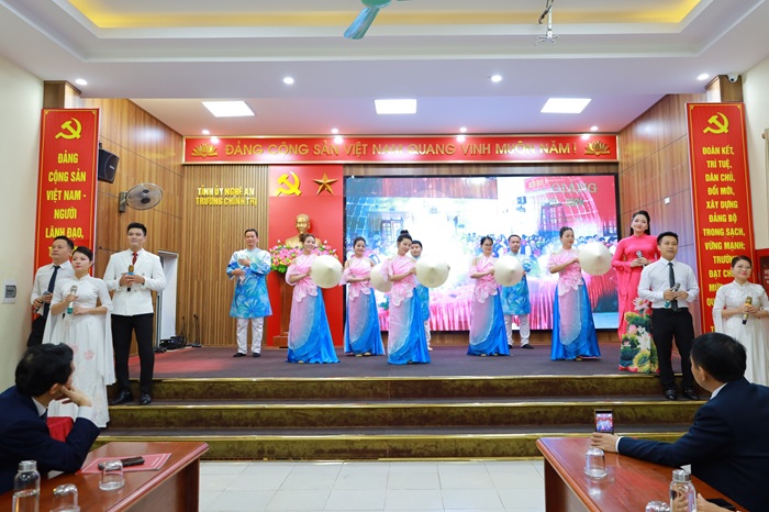 Trường Chính trị tỉnh Nghệ An tổ chức Tọa đàm kỷ niệm Ngày Nhà giáo Việt Nam 20/11 và 79 năm Ngày Truyền thống Nhà trường