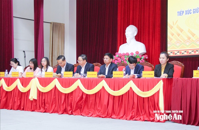 Ứng cử viên Đại biểu HĐND tỉnh Nghệ An tiếp xúc cử tri, vận động bầu cử tại phường Vinh Phú