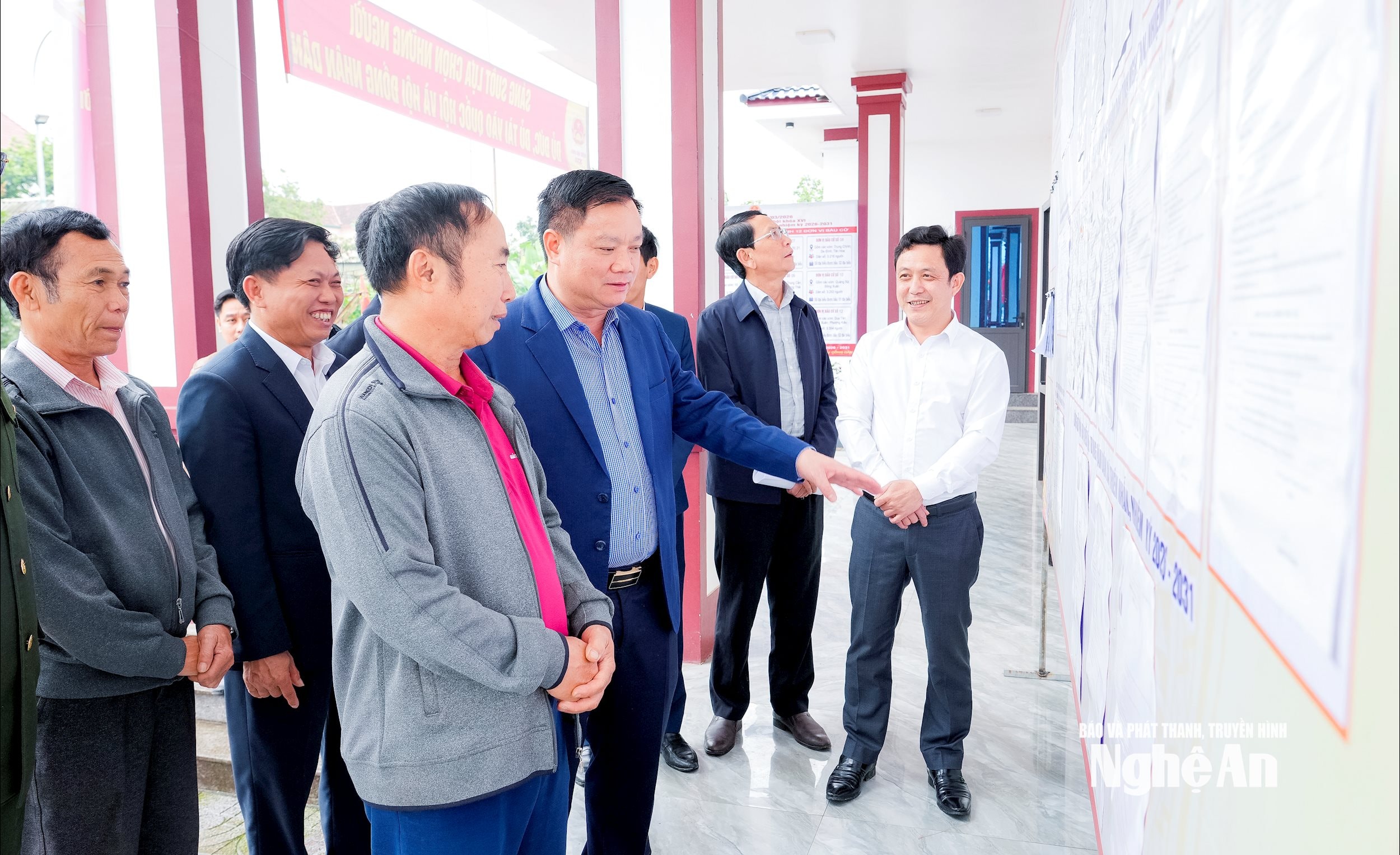 Bí thư Tỉnh ủy Nguyễn Khắc Thận kiểm tra công tác chuẩn bị bầu cử tại các xã Thiên Nhẫn, Nam Đàn, Vạn An, Đại Huệ