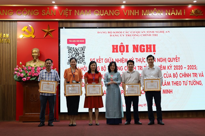 Trường Chính trị tỉnh Nghệ An học tập và làm theo tư tưởng, đạo đức, phong cách Hồ Chí Minh về đẩy mạnh đổi mới sáng tạo, thực hiện trách nhiệm nêu gương