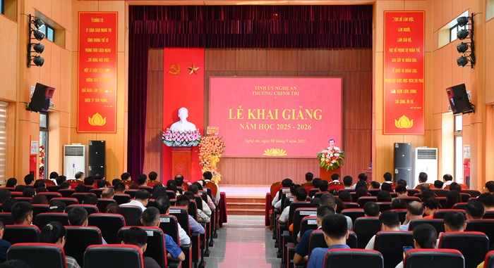 Chào mừng ngày Nhà giáo Việt Nam 20/11: Nâng cao chất lượng công tác đào tạo, bồi dưỡng cán bộ đáp ứng yêu cầu xây dựng Đảng, hệ thống chính trị và chính quyền địa phương hai cấp tại Nghệ An